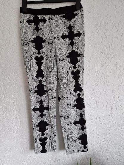 38 - H&M broek met zwart witte print nieuw (0923may)