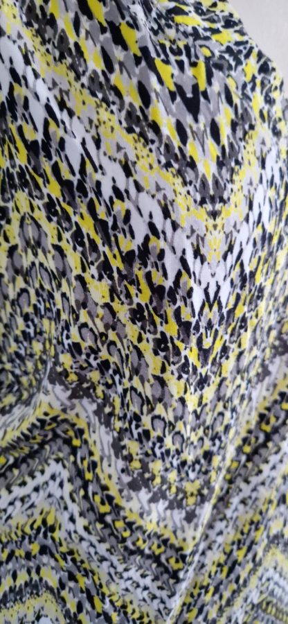M - Shirt met V-hals met geel printje (1123sh) - Afbeelding 4