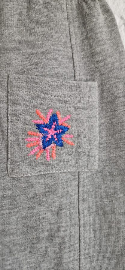 098 - Mim-Pi broekje grijs pompom nieuw - Afbeelding 9