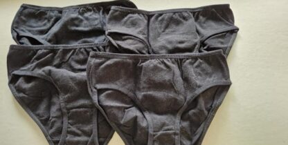 134 140 - Slips zwart 4x nieuw (0124gh1)