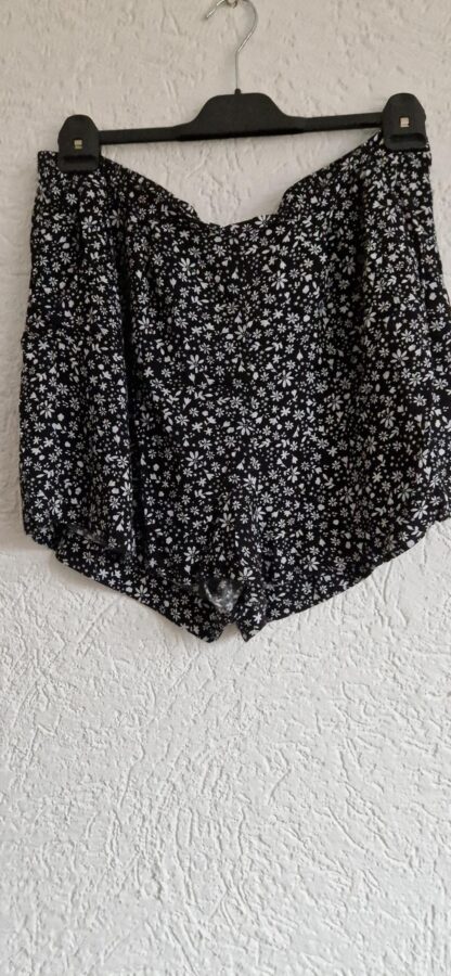 XL - Short zwart wit bloementje (0424kel1)