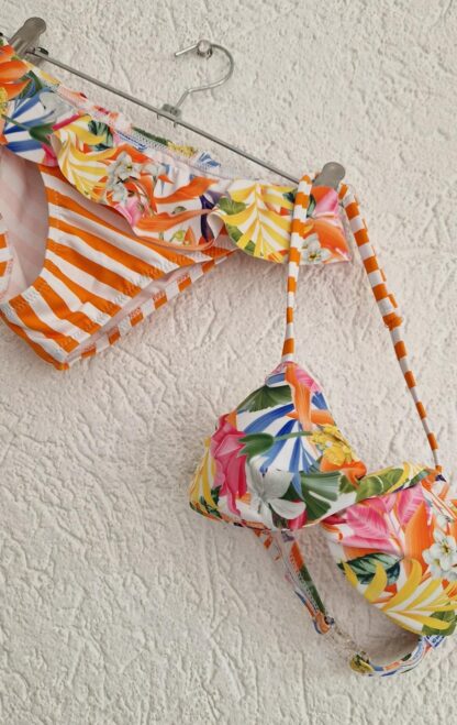 140 - Mayoral bikini streepje bloemen (0624meg6)