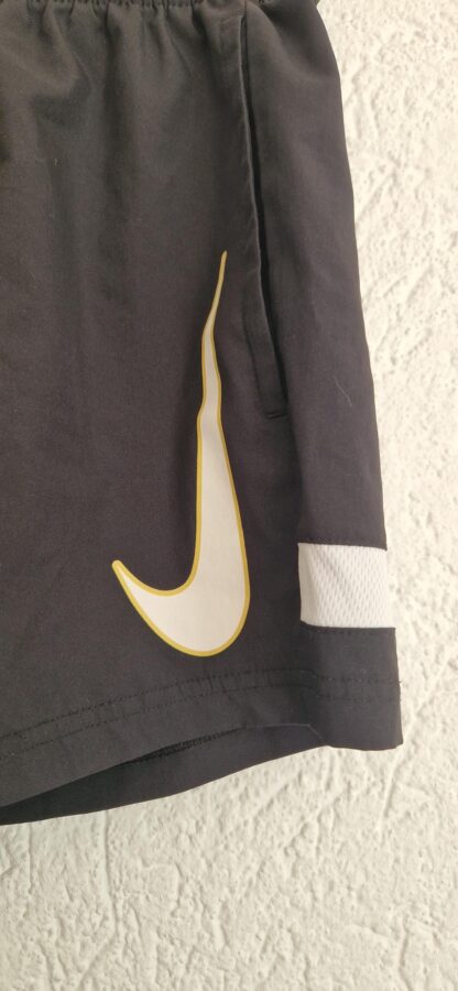 122 128 - Nike sportbroekje zwart wit (0824nat) - Afbeelding 3