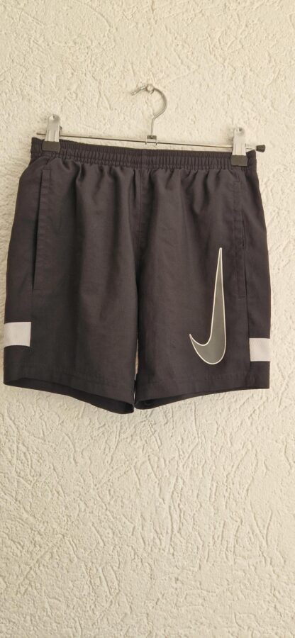 128 - Nike sportbroekje zwart wit (0824nat)