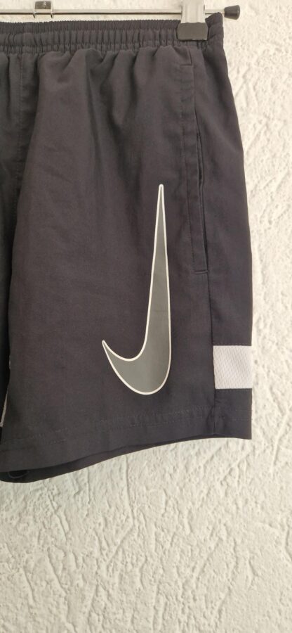 128 - Nike sportbroekje zwart wit (0824nat) - Afbeelding 3
