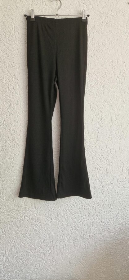 134 - Legging flared pijp zwart (0924ger2)
