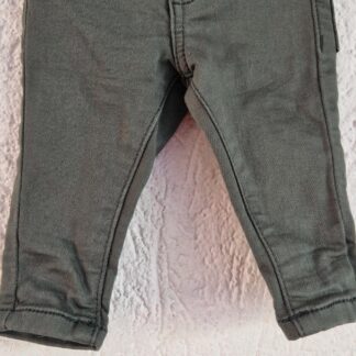 062 - Hema broekje groen (1024bak)