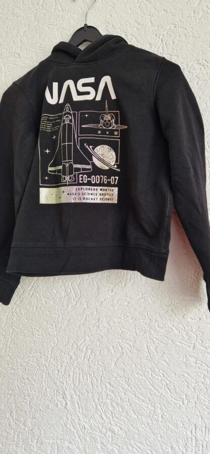 134 140 - H&M hoodie zwart nasa (1024bak)