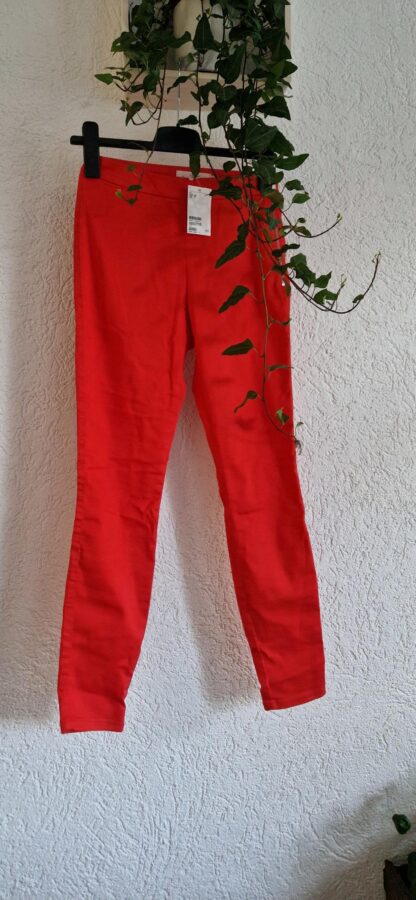 38 - H&M broek rood classic nieuw (1024may1)