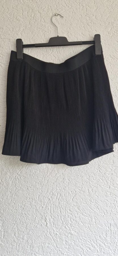 L- Primark rok zwart plissé (1024kel1)