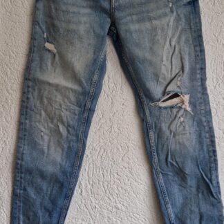 36 - Zara jeans loosefit scheuren (1124bak)