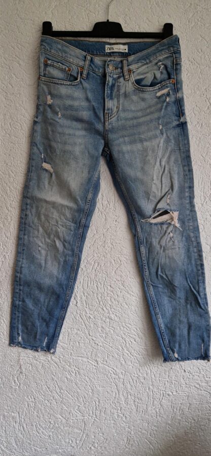 36 - Zara jeans loosefit scheuren (1124bak)
