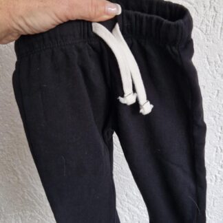 074 - Hema broekje zwart comfort (1124natjun)
