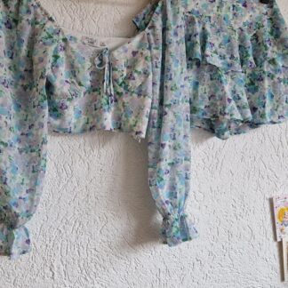 34 – NA-KD top en shortrok bloementjes lila groen (1224did3)