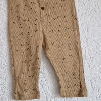 080 - Hema broekje knoopjes caramel (0125hat)