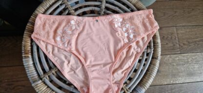 42 - Zalm kleurige slip nieuw (0125ger)