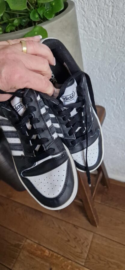 35 ipv 36 - Adidas zwart wit sneakers (0125anm)