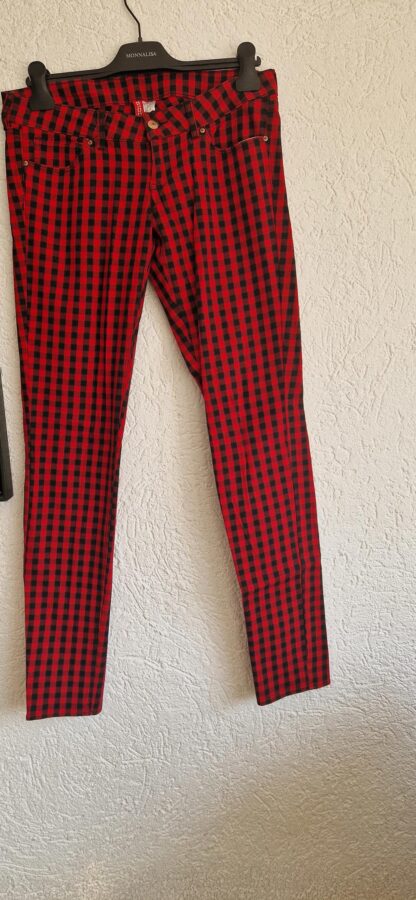 38 - Divided broek ruitje zwart rood (0325may1)