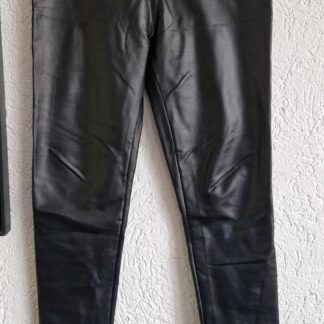 M/L - Legging pu zwart korte lengte (0425meg4)