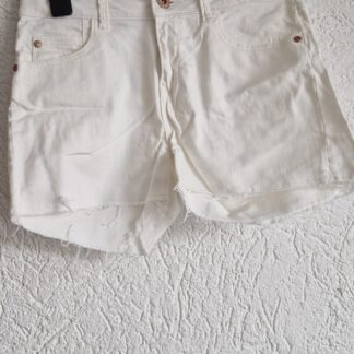 164 - Vingino short wit als nieuw (0425meg4)
