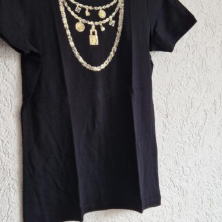 34 - Nikkie shirt zwart print ketting (0425meg5)