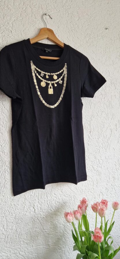 34 - Nikkie shirt zwart print ketting (0425meg5)