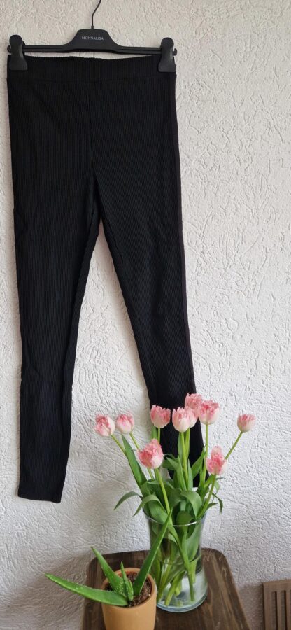 M - Alix the Label broek zwart contrast tekst (0525meg6)