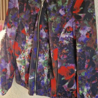 38 - H&M zomerjas of overjasje paarse bloemen nieuw (0525may1)