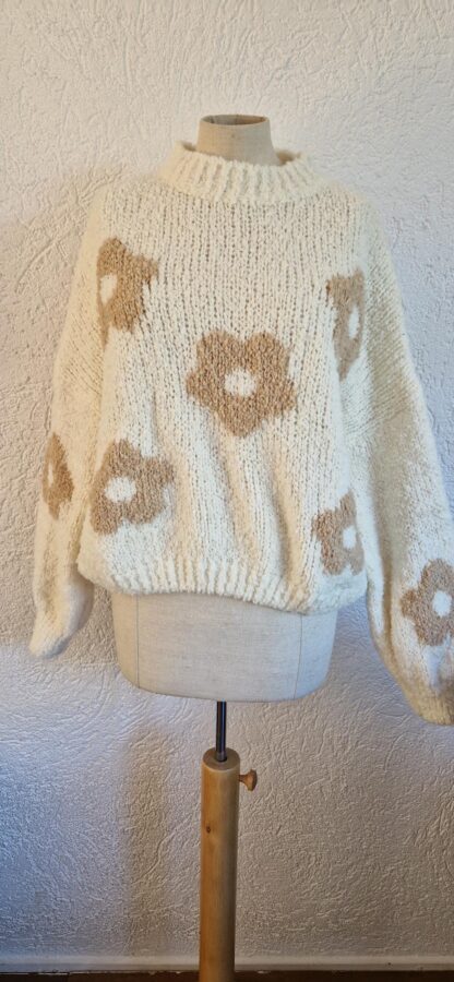M - Trui in ecru met beige bloemen (0725sh)