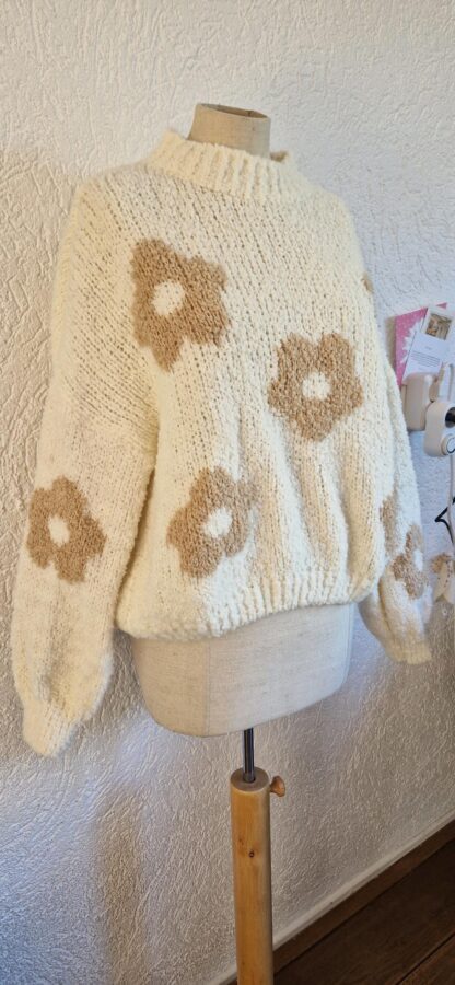 M - Trui in ecru met beige bloemen (0725sh) - Afbeelding 3