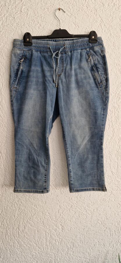 42 - Red Button capri jeans (1025han)