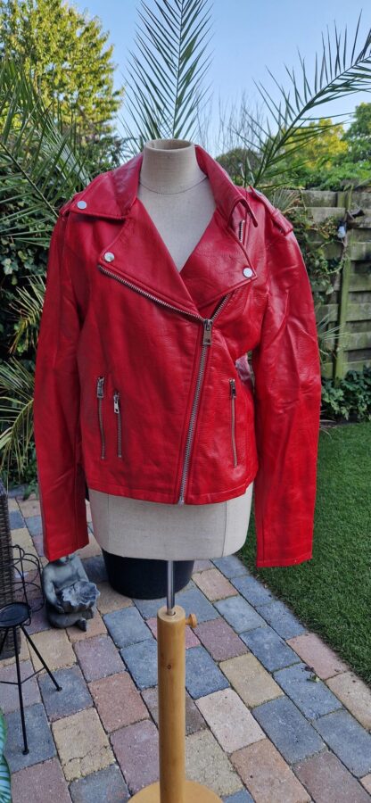 L - Stradivarius rood vegan leren jasje (1025bak)