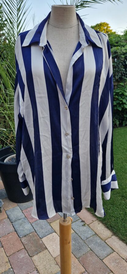 L - Zara blouse blauw wit (1025bak)