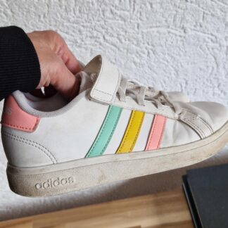 33 - Adidas sneakers pastel wit (1025jac)