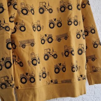 128 - C&A sweater tracktor okergeel (1025jac)