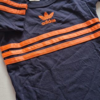 074 80 - Shirt marineblauw oranje opdruk Adidas (1125gro)
