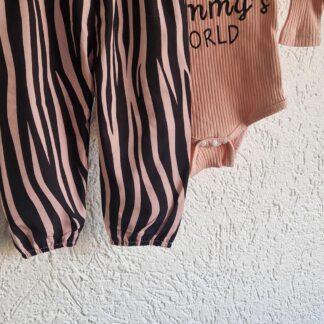 074 - Shein broekje met romper (1125gro)