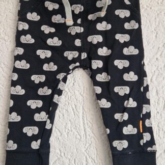 068 - Hema wolkjes broekje (1125nic)
