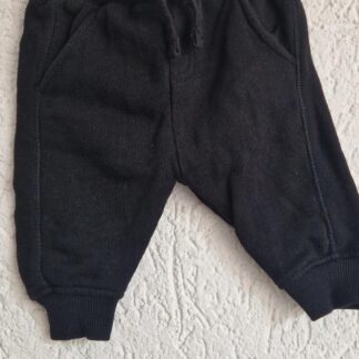 068 - Zara zwart broekje (1125nic)