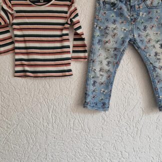 086 - Jeans met strikjes en gestreept shirtje (1125nic)