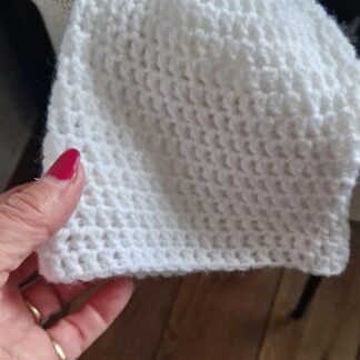 056 68 - Mutsje gebreid wit (1125nic)