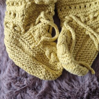 056-62 - Babyslofjes gehaakt maisgeel (1125nic)