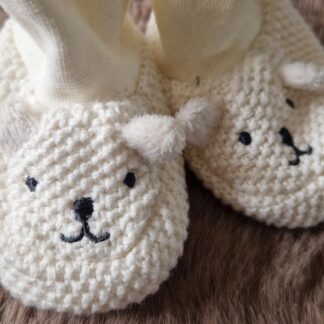 050 56 - H&M slofjes beertje wit (1125nic)