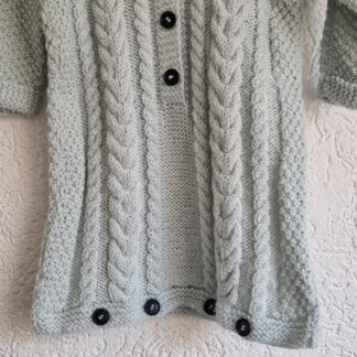 056 68 - Gebreid wagenpak met knopen