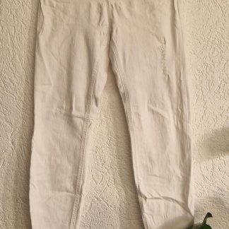 38 - H&M witte skinny met stoere look (0226re)