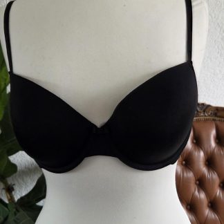 85B - Secret Possessions bh zwart (0326prv)
