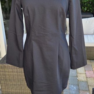 40 - H&M black dress met rits (0526prv)