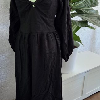 36/38 ipv 40 - Trendyol zwarte jurk als nieuw (0526prv)