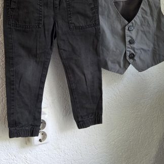098 104 - H&M broek en gilet (0626zee)