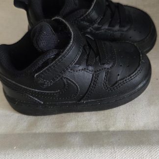 20 - Nike zwart met klittenband